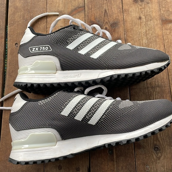 Like new Adidas ZX750 US size 6 (see description) - Picture 4 of 6
